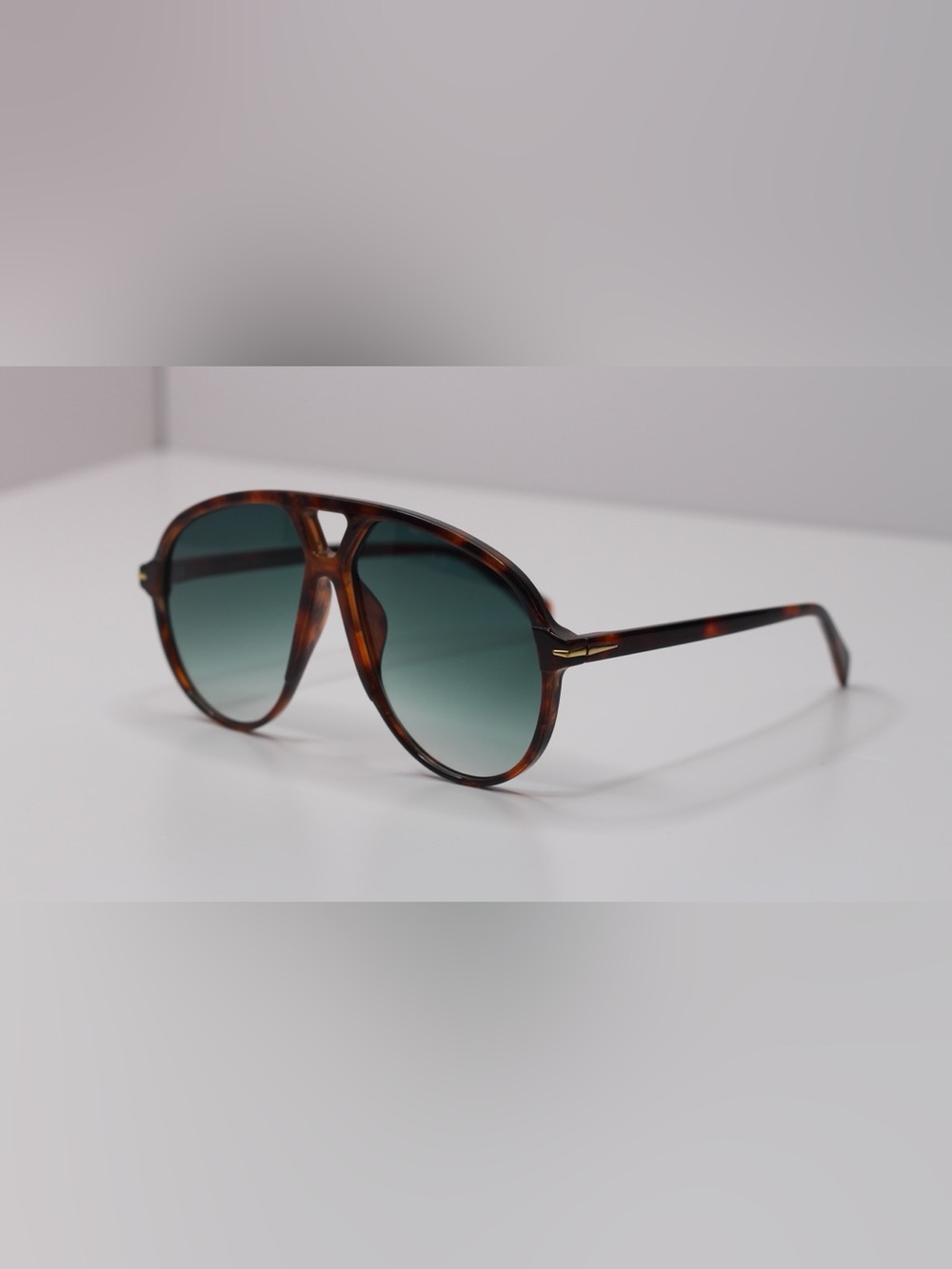 Tortoiseshell Sunglasses with Green Gradient Lenses for Men